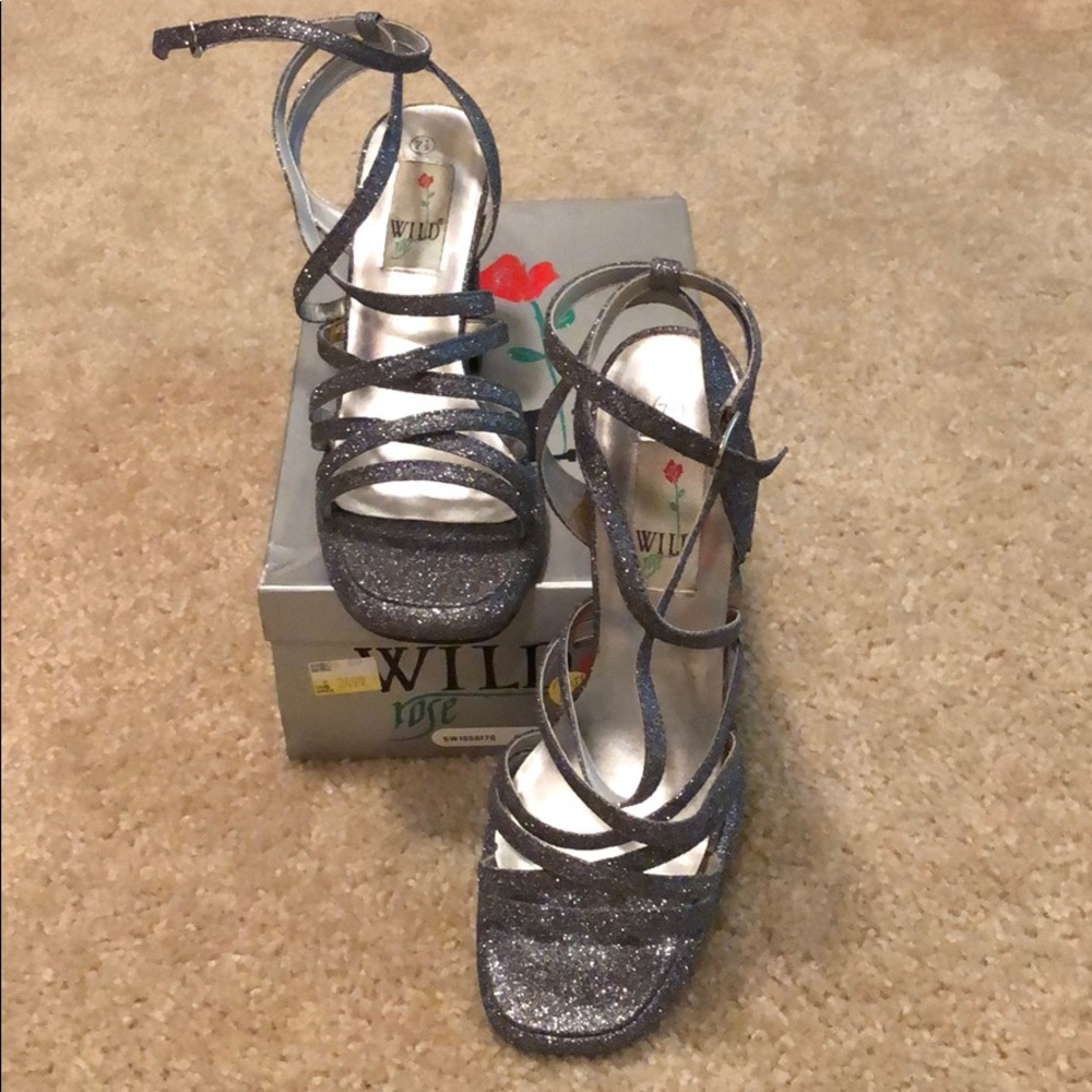 Wild Rose Glitter Women’s Strappy Sandals Block Heel EUC